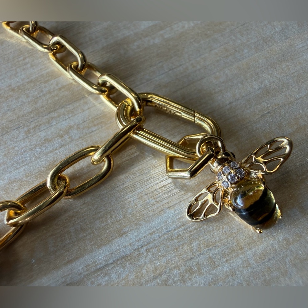 ✨ Authentic Pandora 8” Gold Link Charm Bracelet w/ Bee & Turtle Charms 💛 - Picture 5 of 15